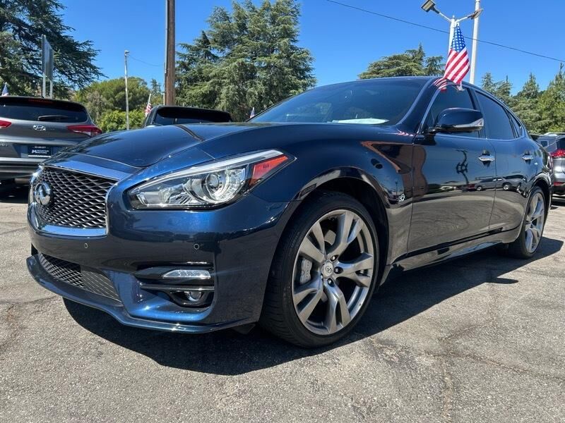 2016 INFINITI Q70