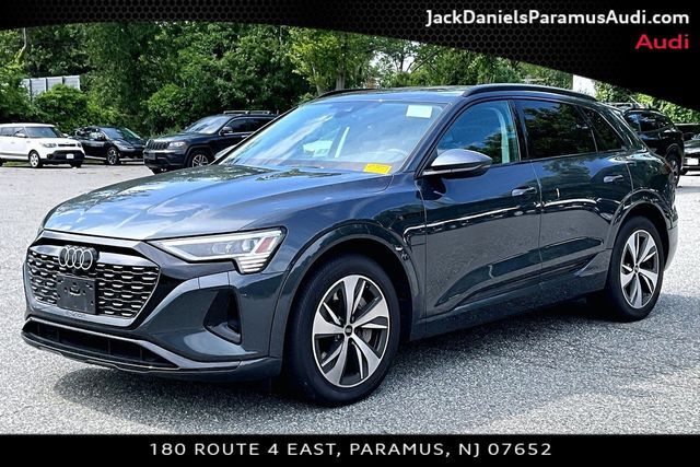 2024 AUDI Q8