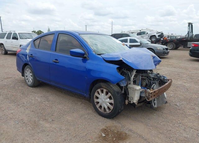 2016 NISSAN Versa