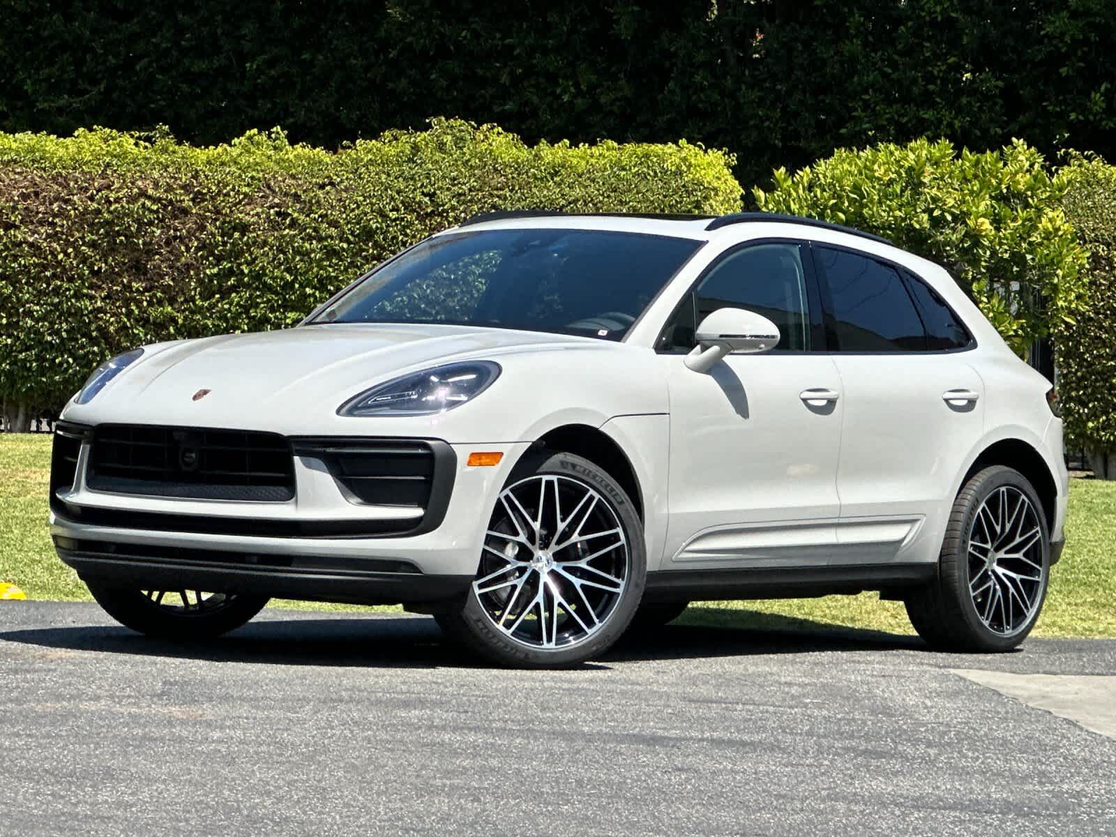 2026 PORSCHE Macan