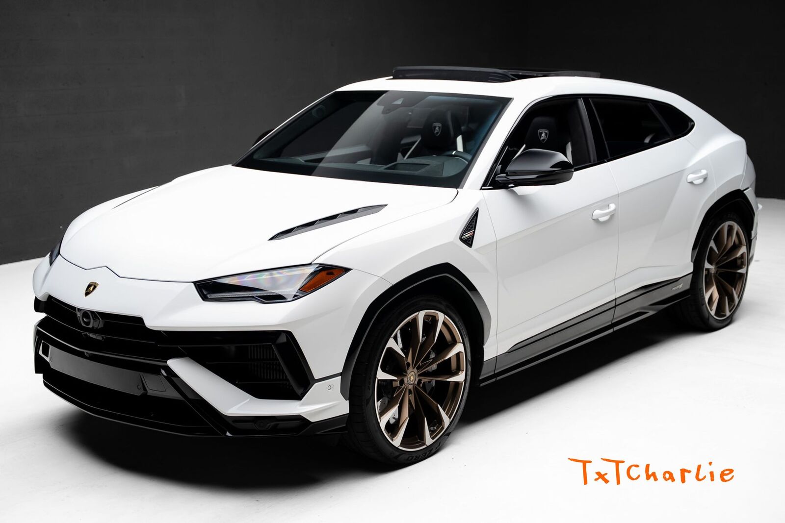 2024 LAMBORGHINI URUS