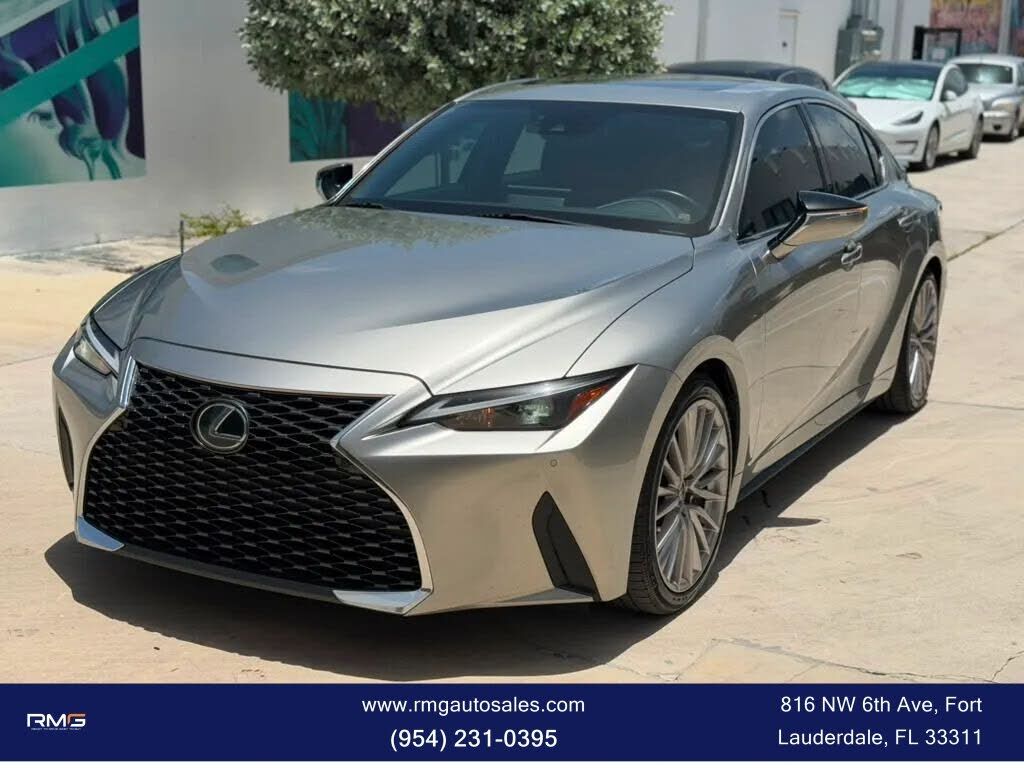 2022 LEXUS IS