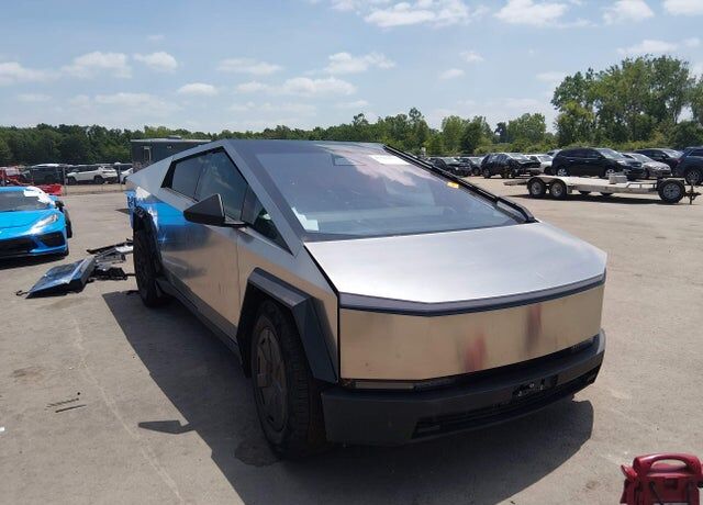 2025 TESLA Cybertruck
