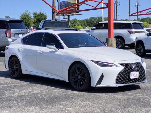 2022 LEXUS IS