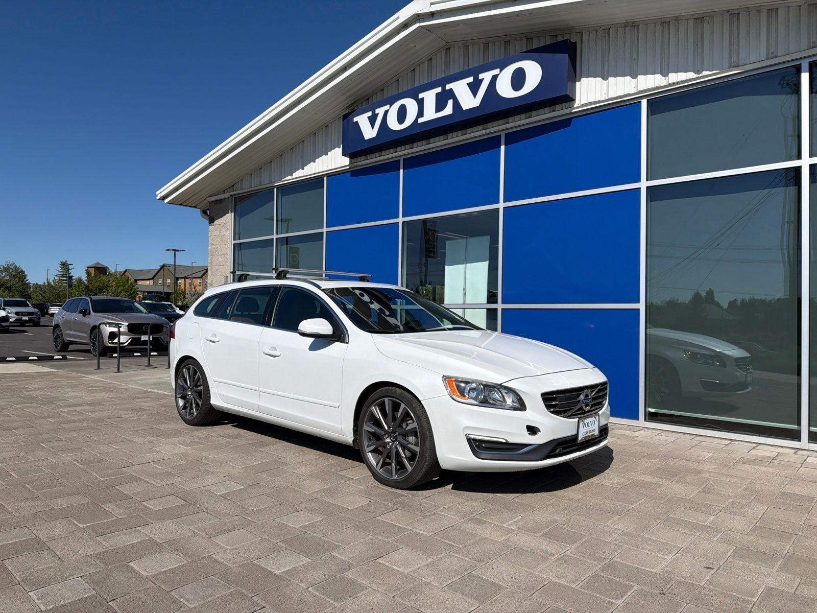 2017 VOLVO V60CC