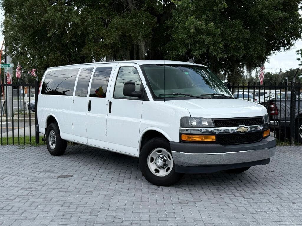 2020 CHEVROLET Express