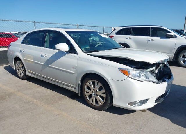 2011 TOYOTA Avalon
