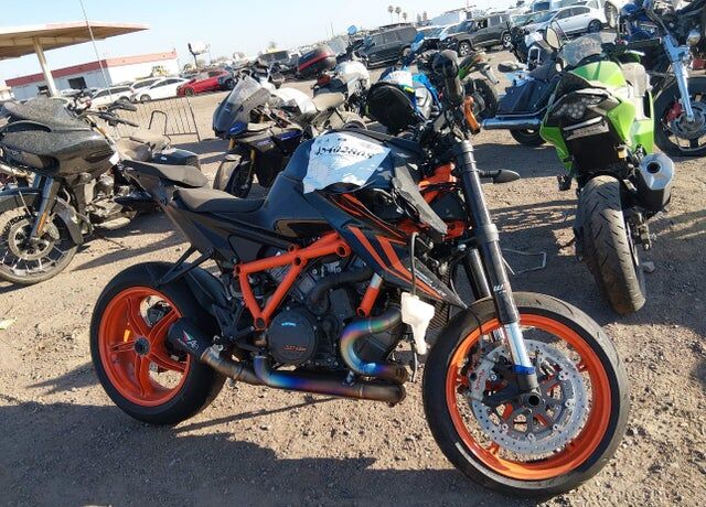 2023 KTM Super Duke R