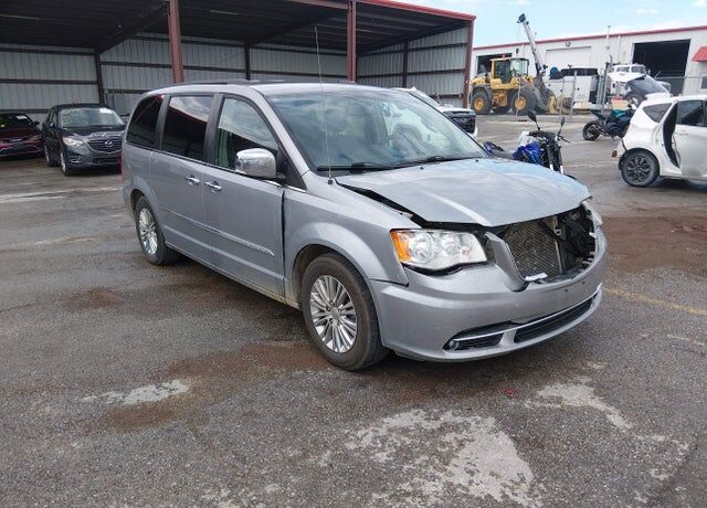 2015 CHRYSLER Town and Country