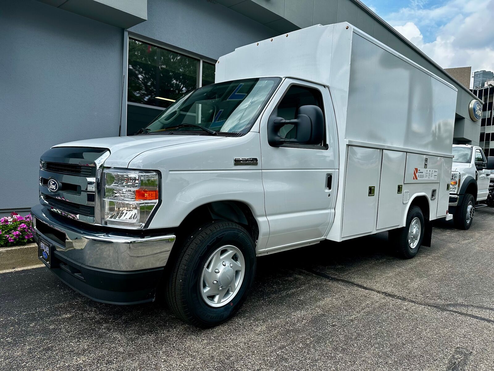 2027 FORD E-350