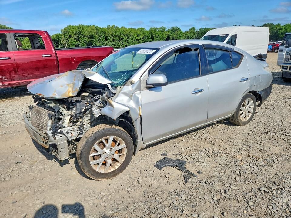 2014 NISSAN Versa