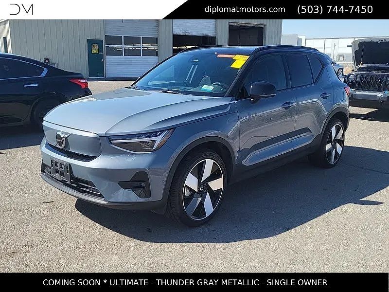 2023 VOLVO XC40