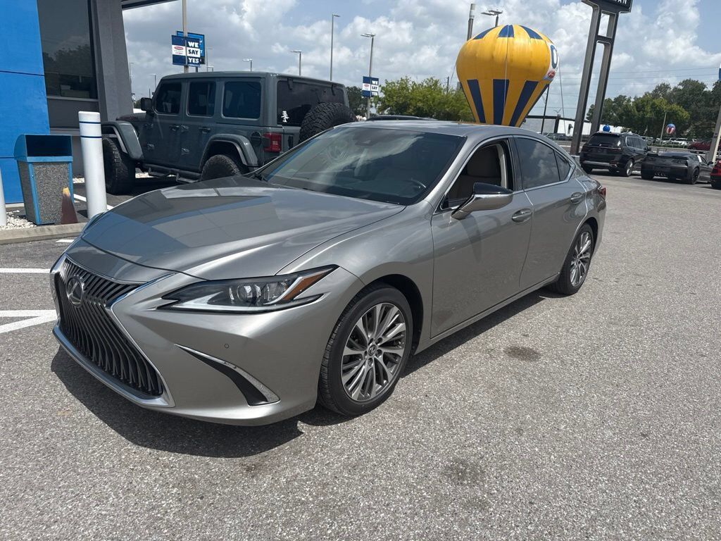 2020 LEXUS ES