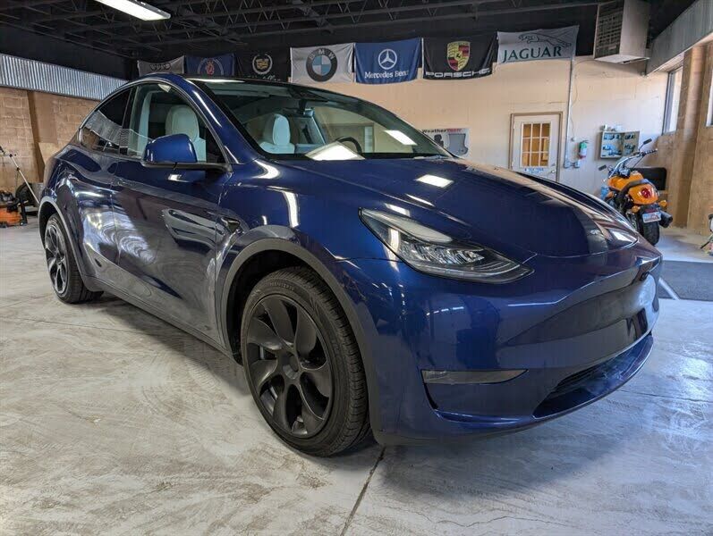 2023 TESLA Model Y