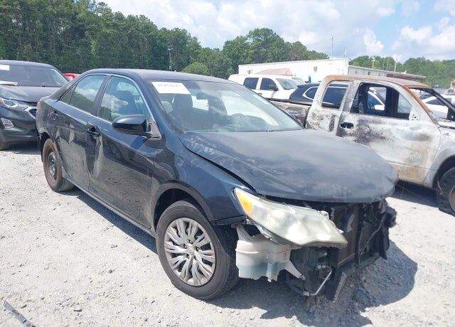 2013 TOYOTA Camry