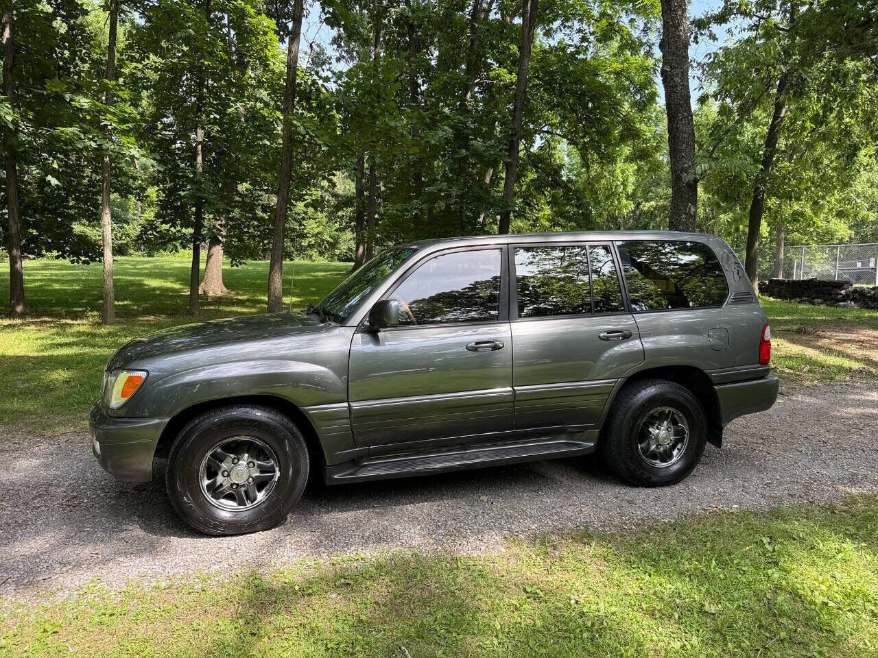 2002 LEXUS LX