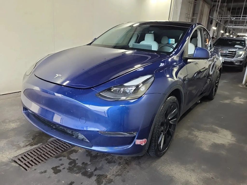 2024 TESLA Model Y