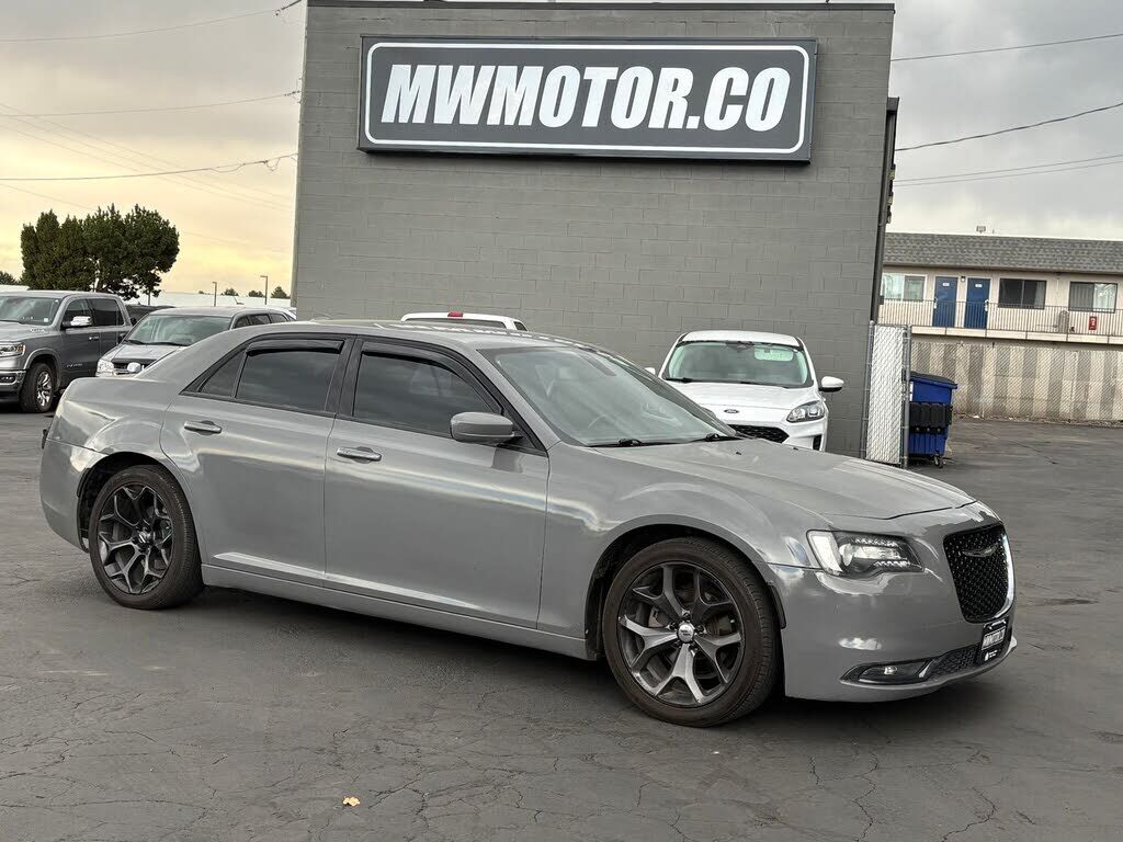 2019 CHRYSLER 300