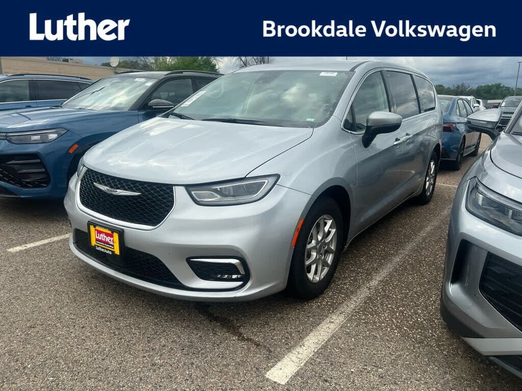 2023 CHRYSLER Pacifica