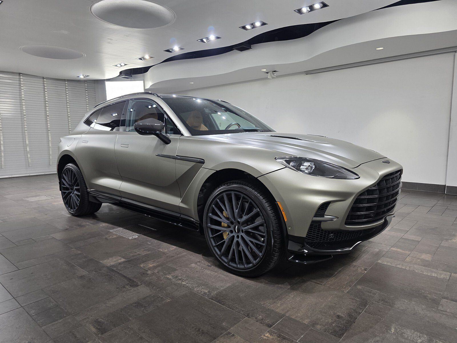 2024 ASTON MARTIN DBX