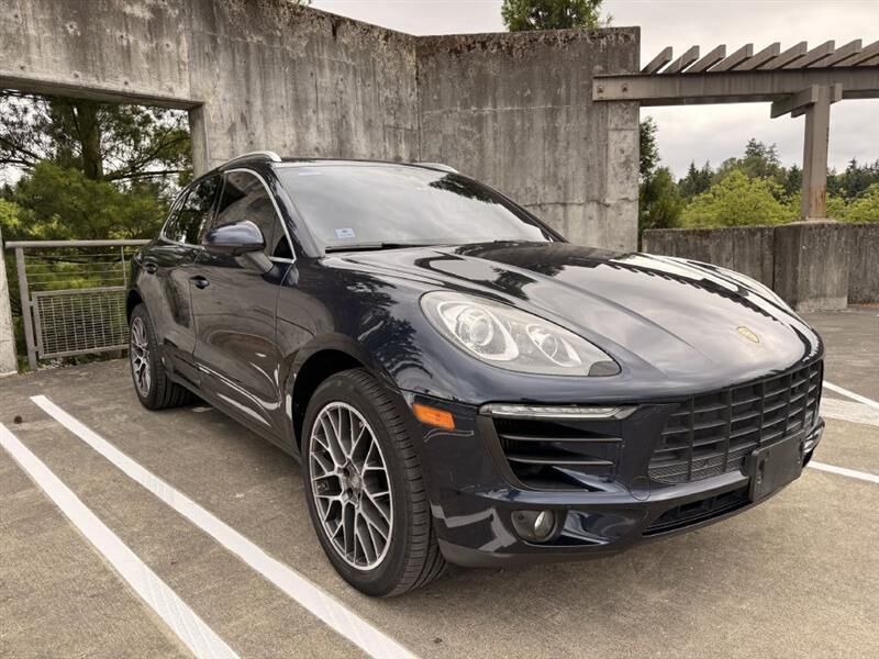 2017 PORSCHE Macan