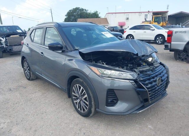 2021 NISSAN Kicks