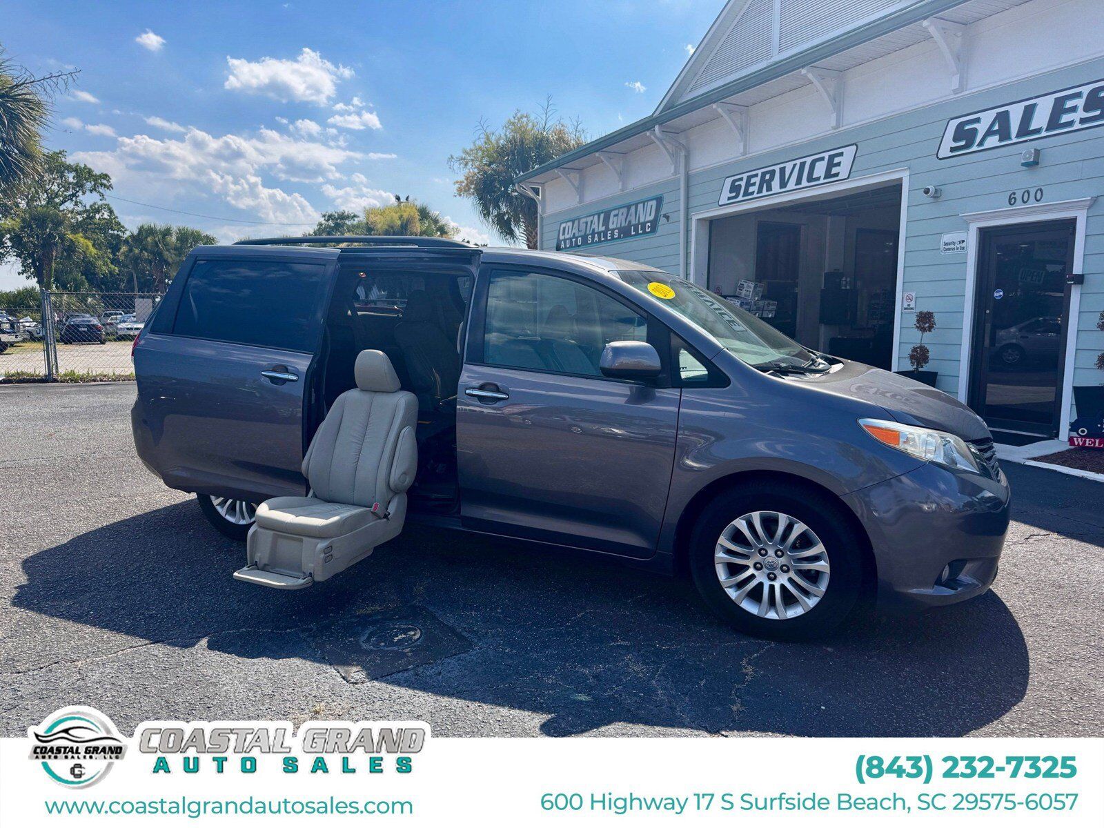 2011 TOYOTA Sienna