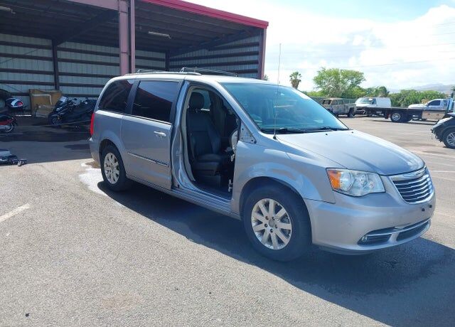 2016 CHRYSLER Town and Country