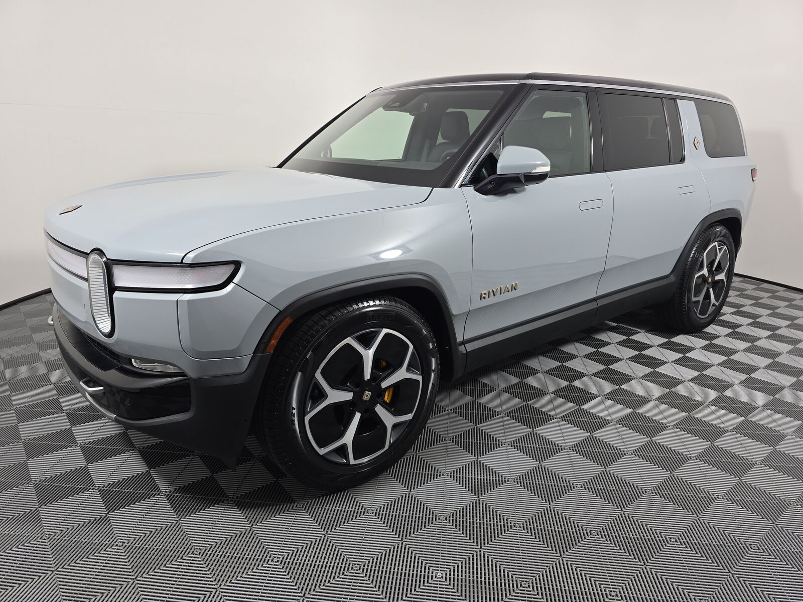 2024 RIVIAN R1S
