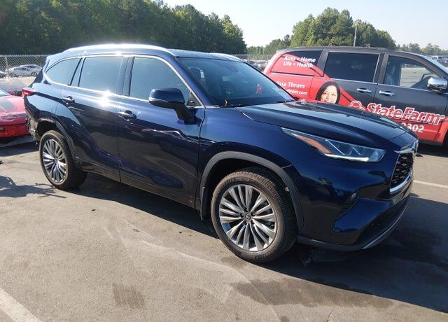 2022 TOYOTA Highlander