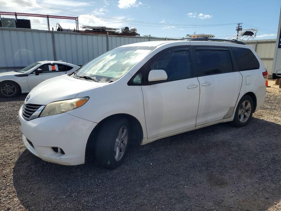 2011 TOYOTA Sienna