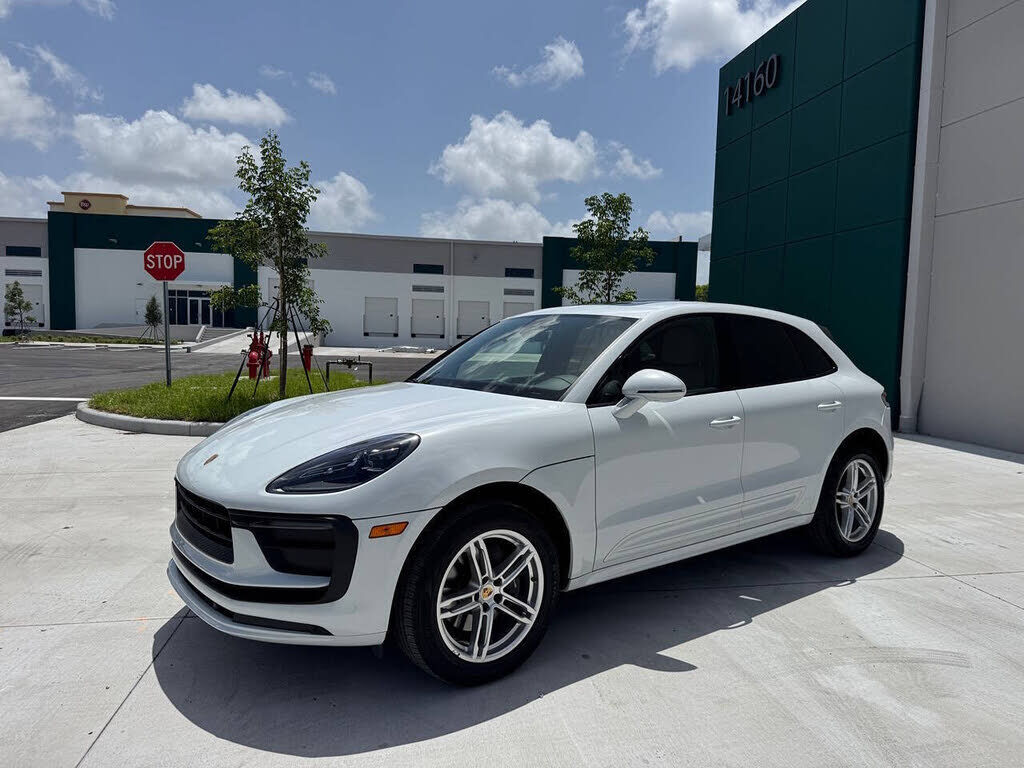 2022 PORSCHE Macan