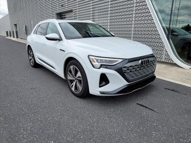2024 AUDI Q8