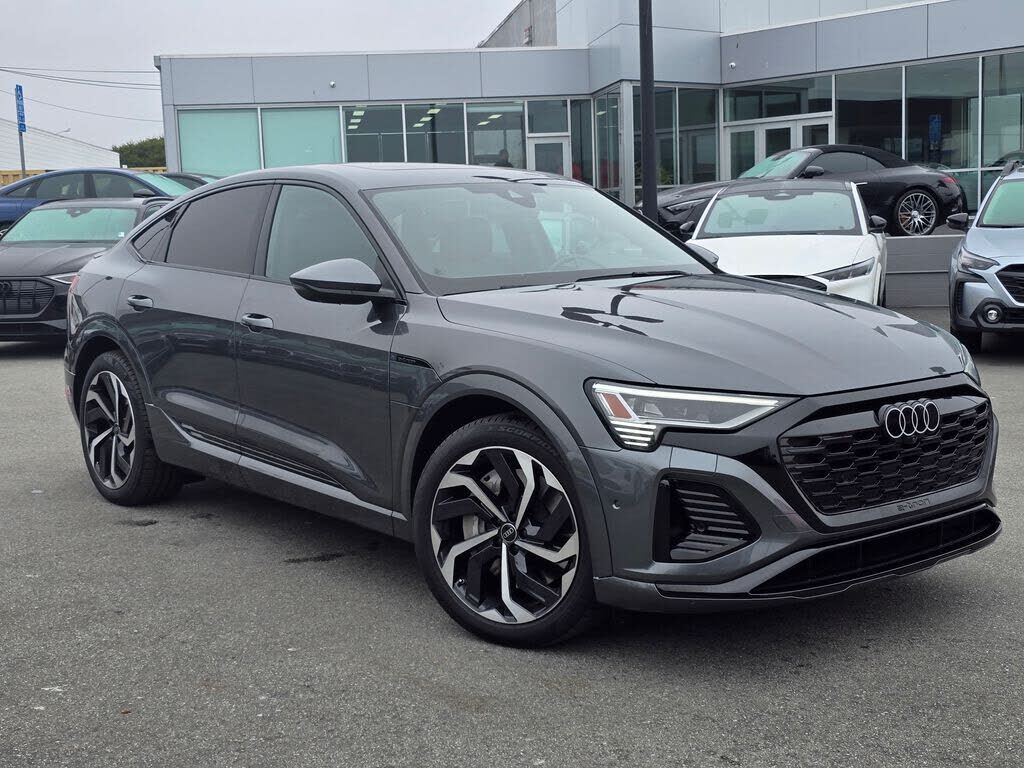 2024 AUDI Q8