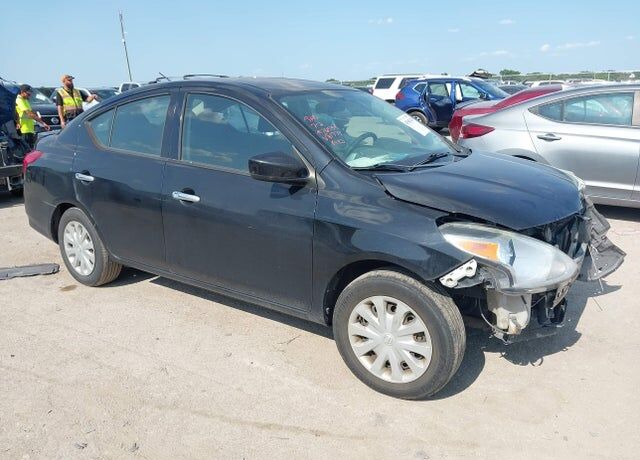 2017 NISSAN Versa