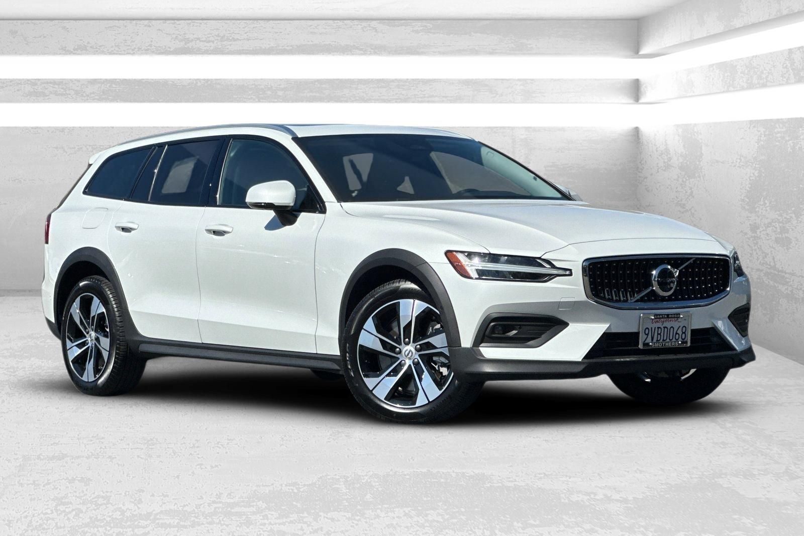 2025 VOLVO V60CC
