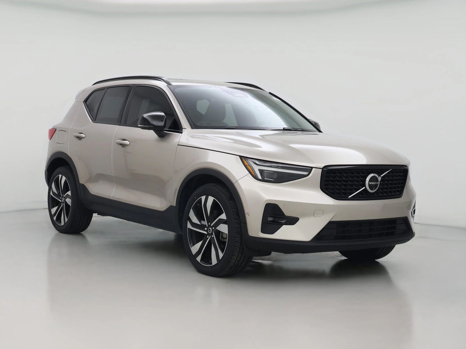 2024 VOLVO XC40
