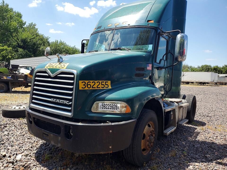 2017 MACK CXU