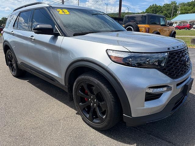 2023 FORD Explorer