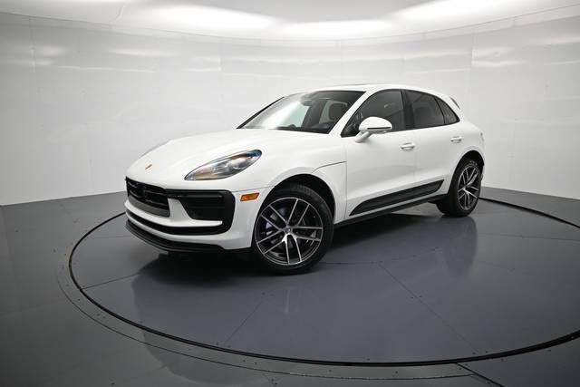 2026 PORSCHE Macan