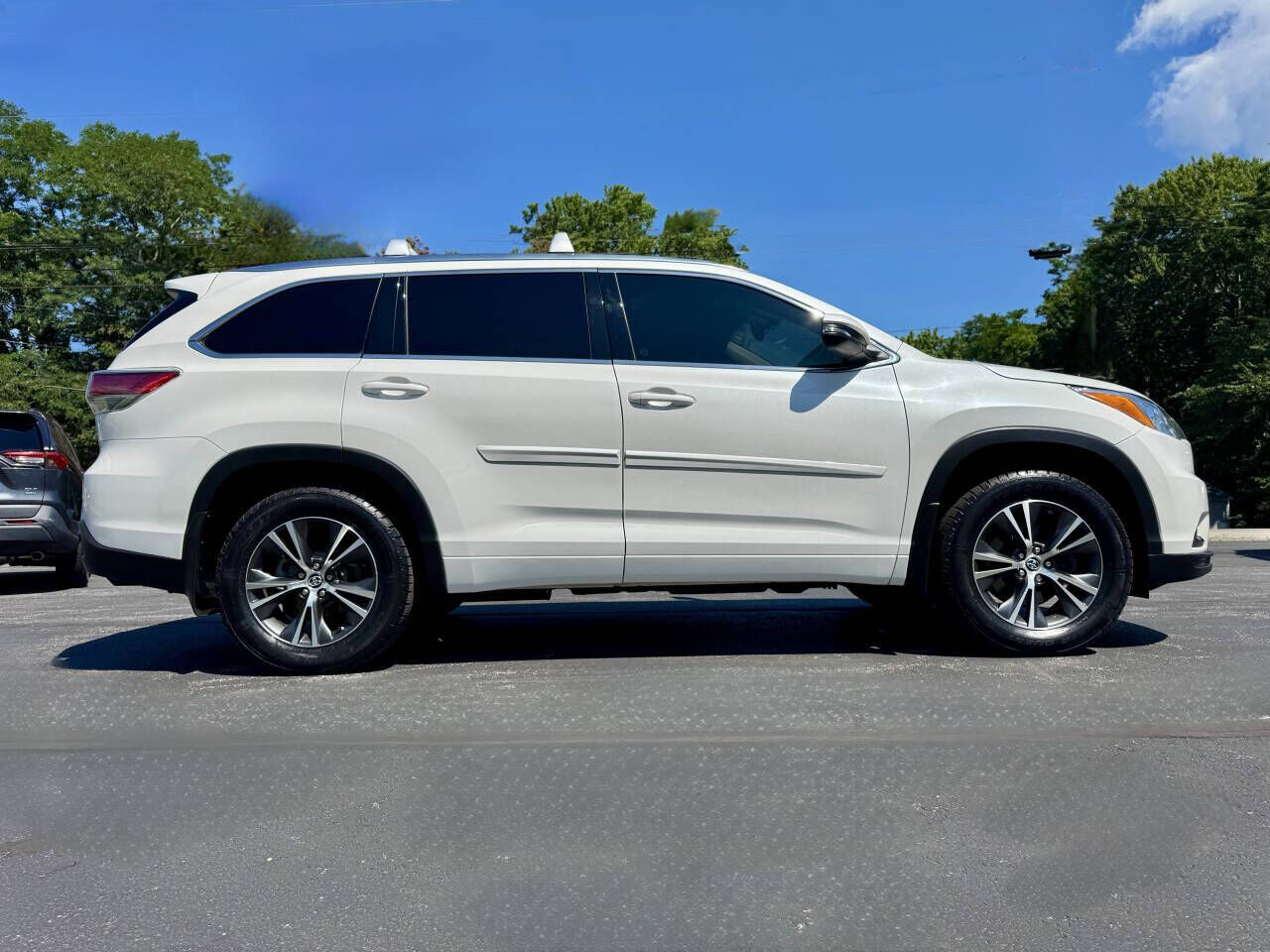 2016 TOYOTA Highlander