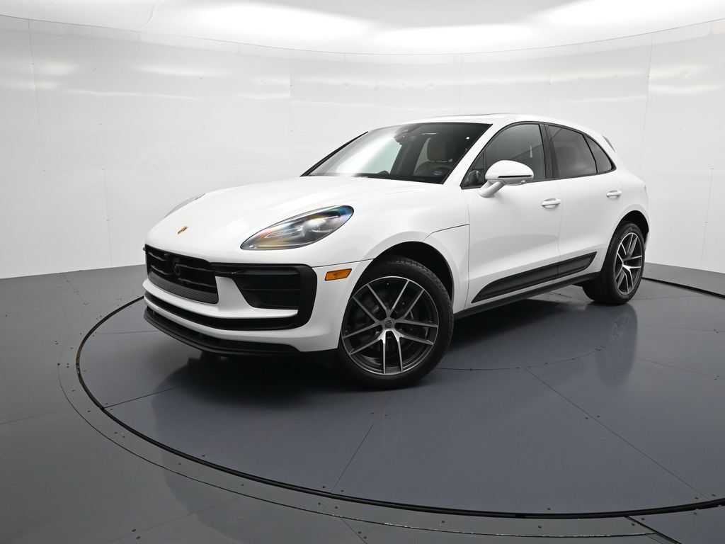 2026 PORSCHE Macan
