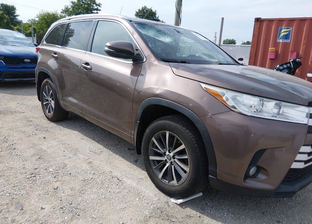 2017 TOYOTA Highlander