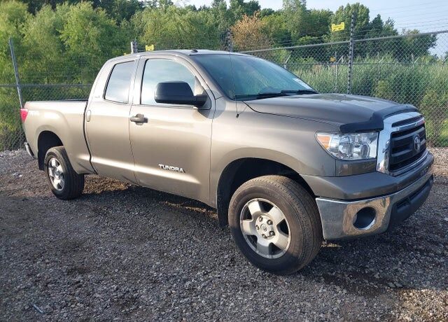 2011 TOYOTA Tundra