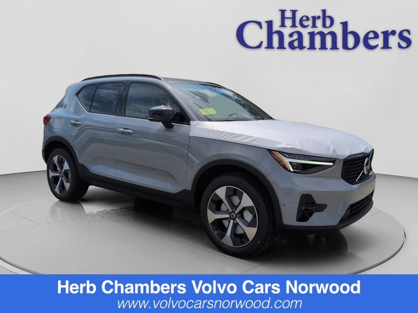 2026 VOLVO XC40