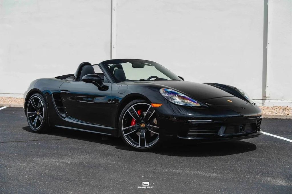 2025 PORSCHE 718