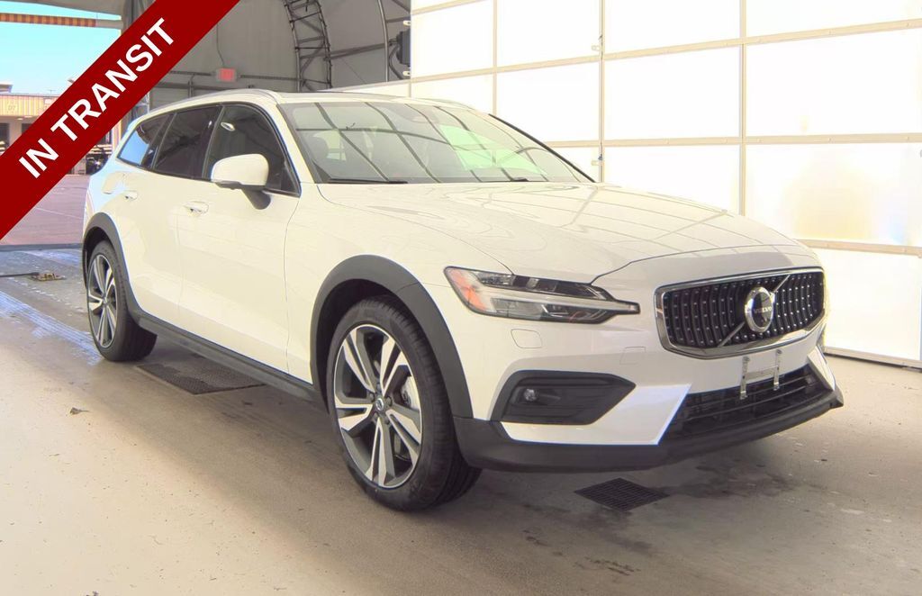 2025 VOLVO V60CC