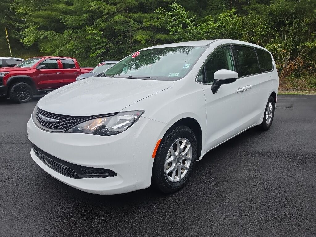 2023 CHRYSLER Voyager