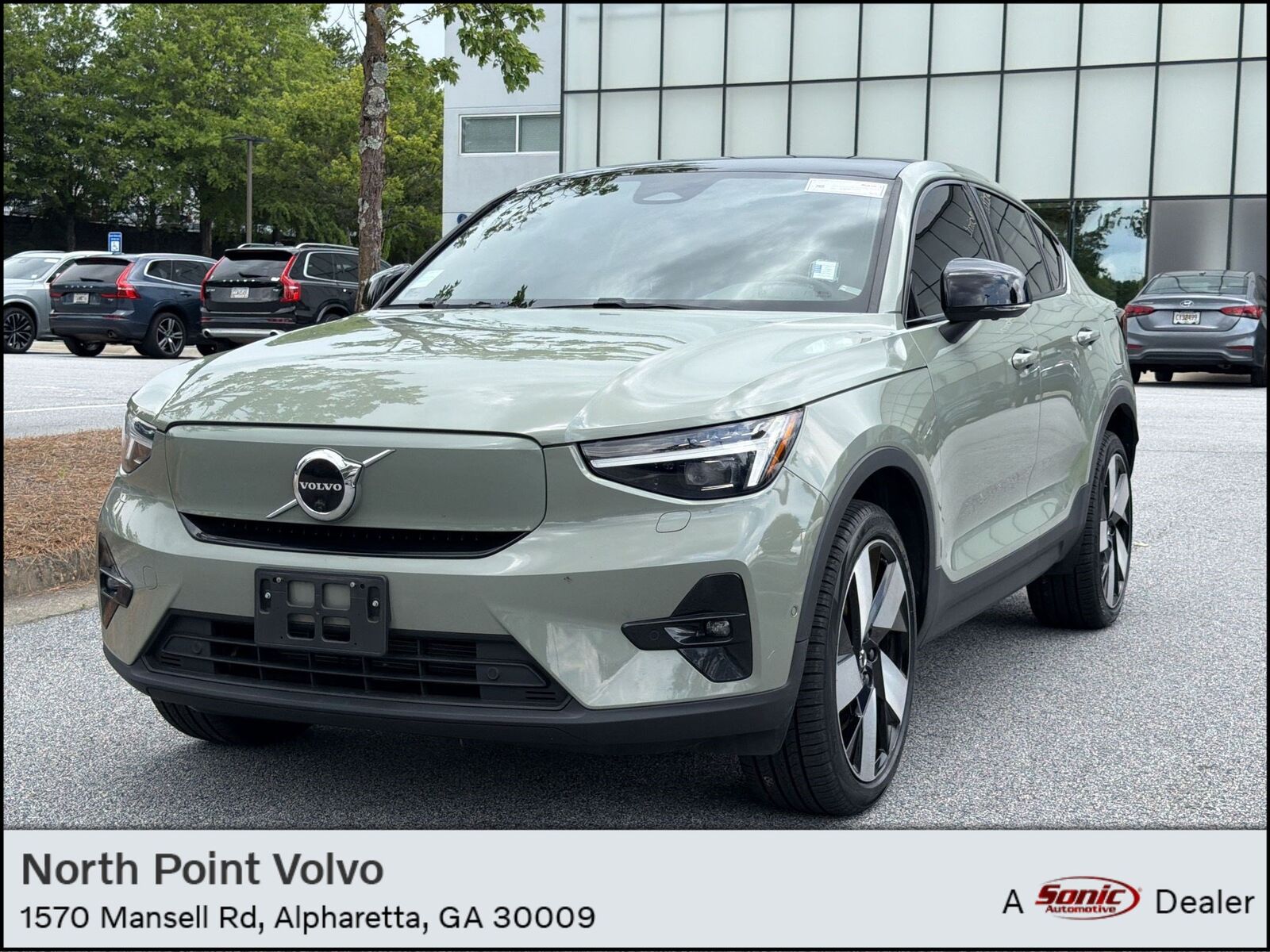 2023 VOLVO C40
