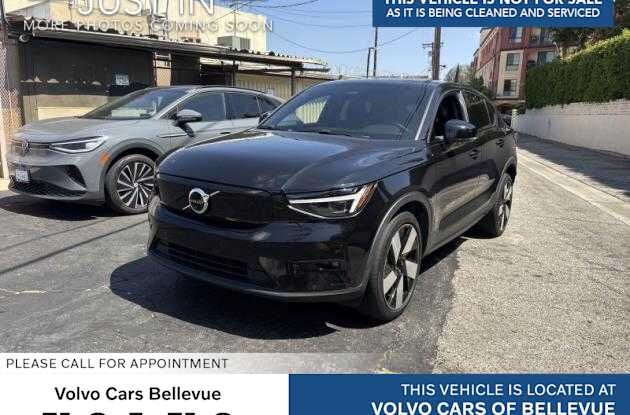 2023 VOLVO C40